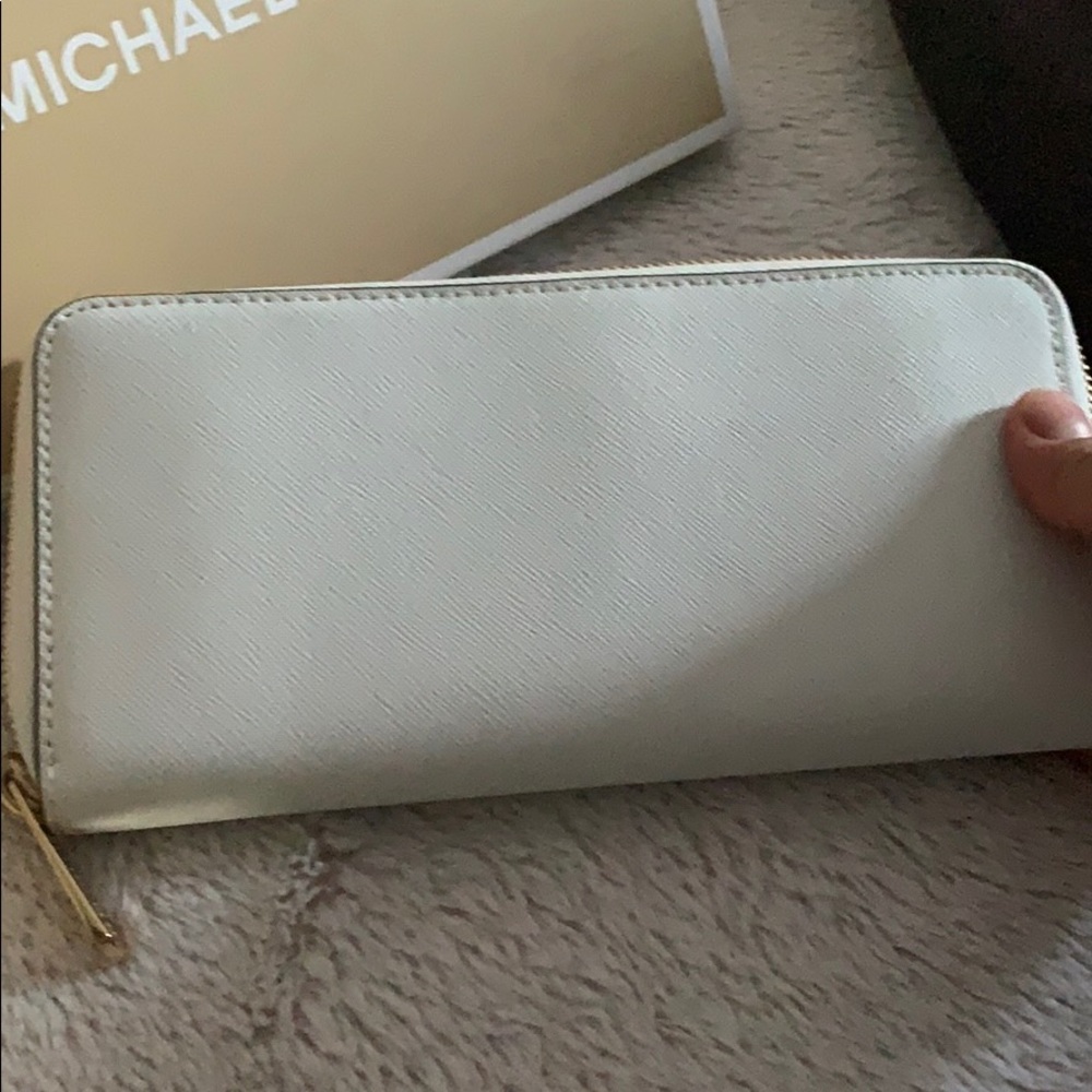 Michael Kors Wallet - Picture 4 of 5